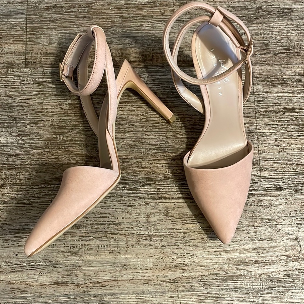 Lord & Taylor Blush Leather Pointed Heel size 8 gently worn